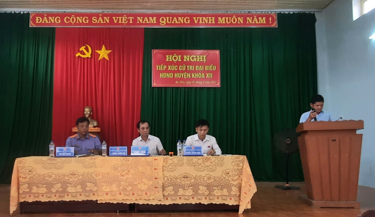Đại biểu HĐND huyện Ba Tơ tiếp xúc cử tri trước kỳ họp giữa năm 2024 tại xã Ba Tiêu và Ba Ngạc.